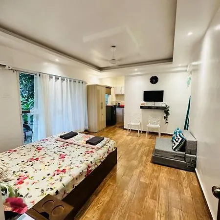 Pool Facing Chic Studio In Arpora Apartamento